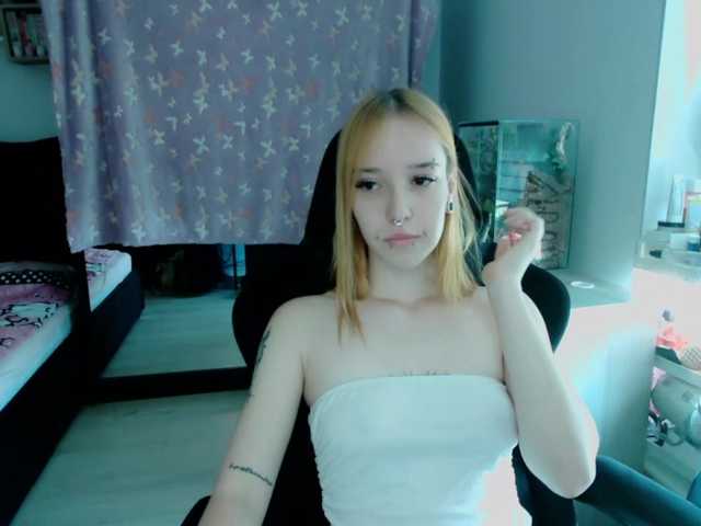 foxSonya live cam on BongaCams