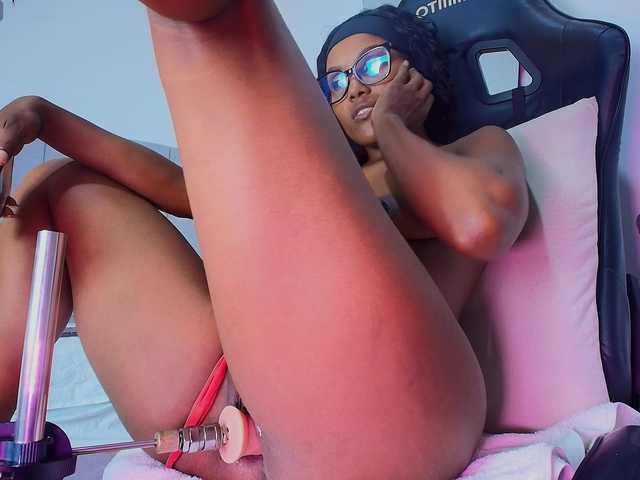 LuciaMorggan live cam on BongaCams