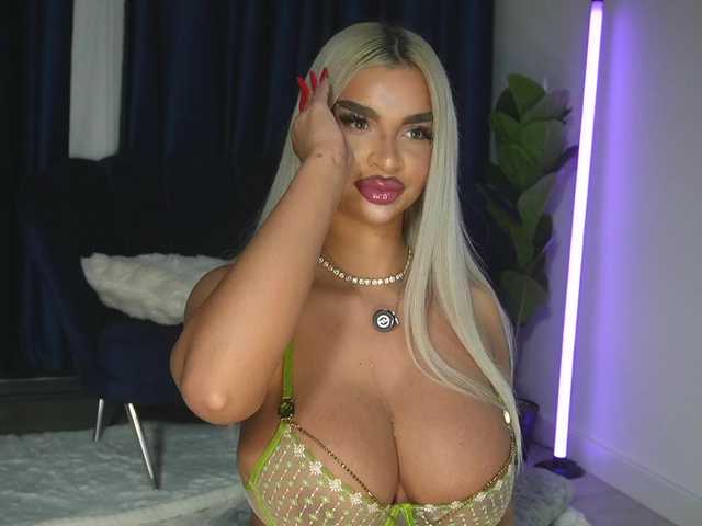 ChrystalCade live cam on BongaCams