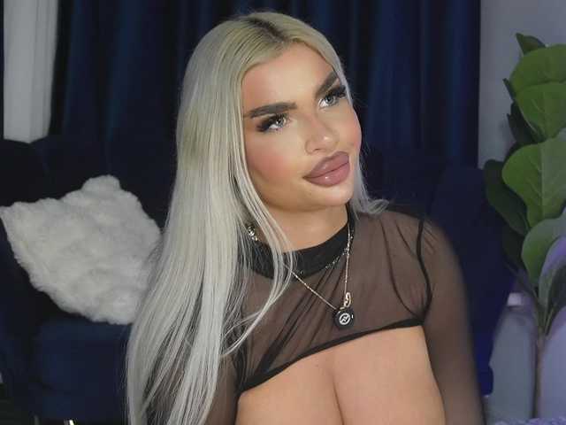 ChrystalCade live cam on BongaCams