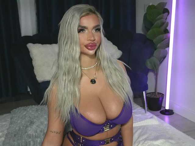 ChrystalCade live cam on BongaCams