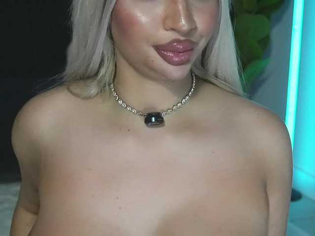ChrystalCade live cam on BongaCams