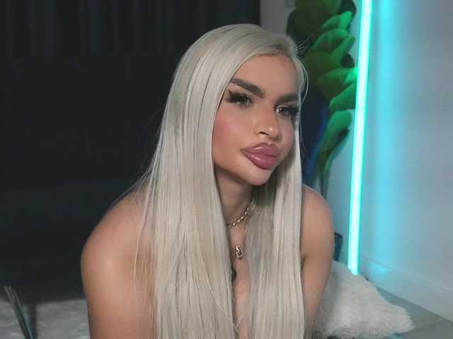 ChrystalCade live cam on BongaCams