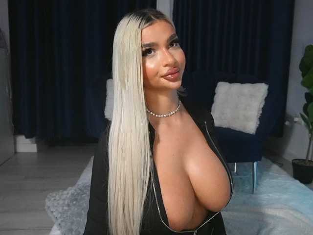 ChrystalCade live cam on BongaCams