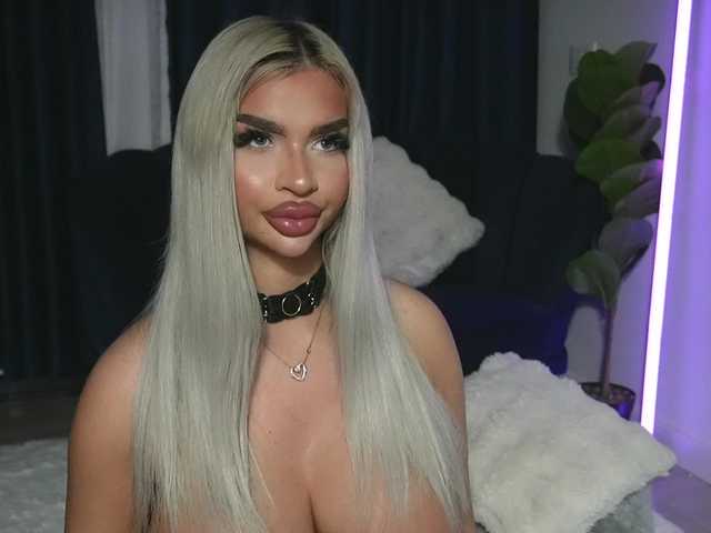 ChrystalCade live cam on BongaCams