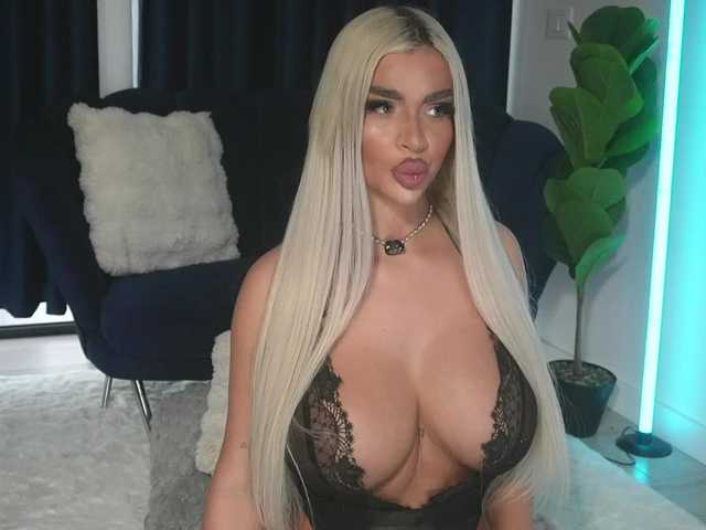ChrystalCade live cam on BongaCams