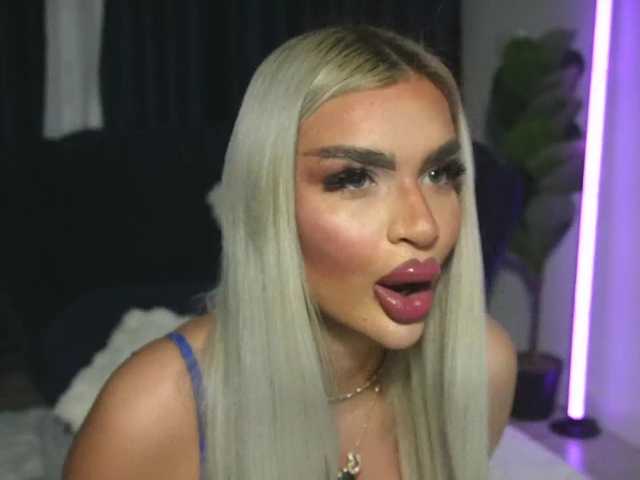 ChrystalCade live cam on BongaCams