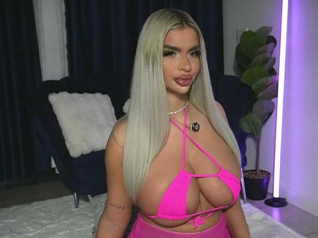 ChrystalCade live cam on BongaCams