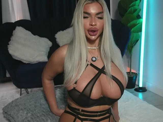 ChrystalCade live cam on BongaCams