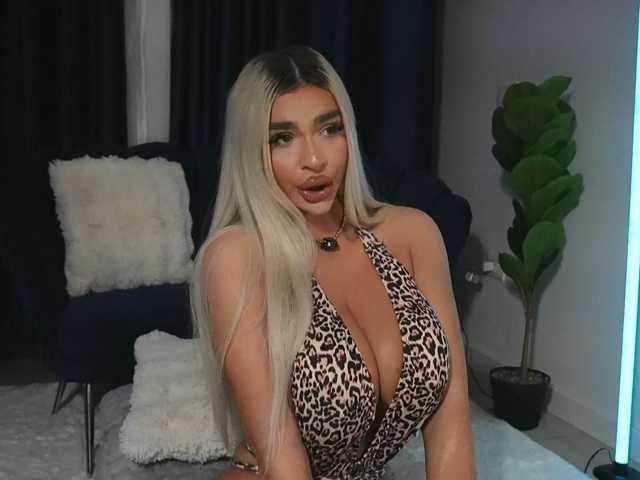 ChrystalCade live cam on BongaCams