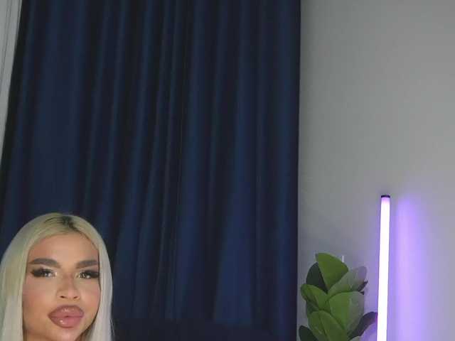 ChrystalCade live cam on BongaCams