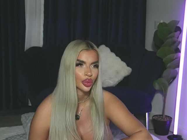 ChrystalCade live cam on BongaCams