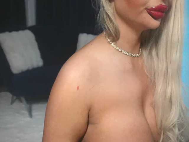 ChrystalCade live cam on BongaCams