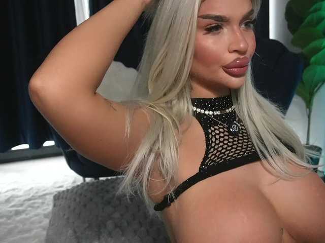 ChrystalCade live cam on BongaCams