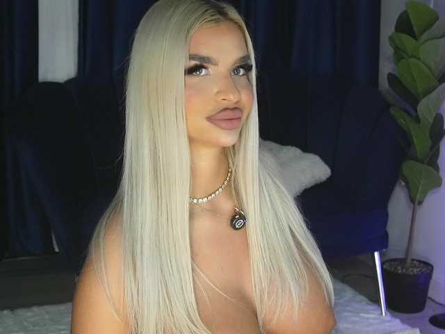 ChrystalCade live cam on BongaCams