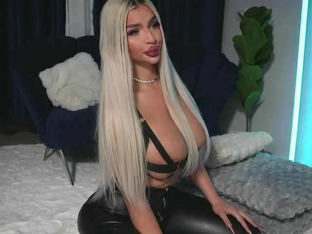ChrystalCade live cam on BongaCams