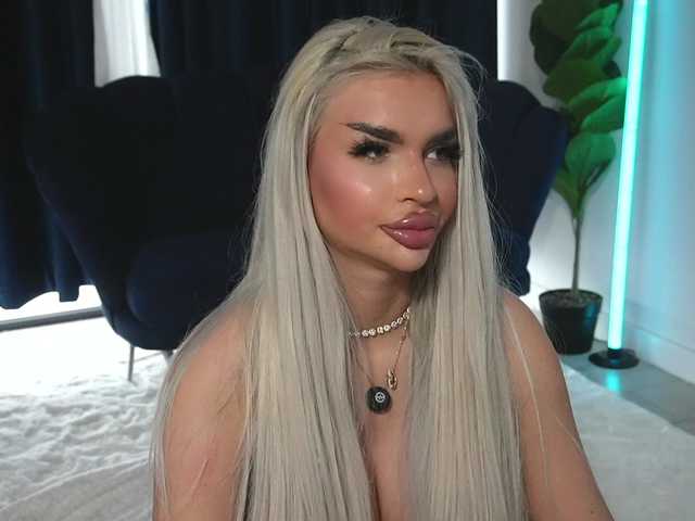 ChrystalCade live cam on BongaCams