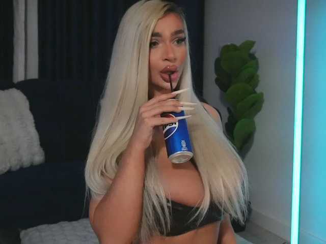 ChrystalCade live cam on BongaCams