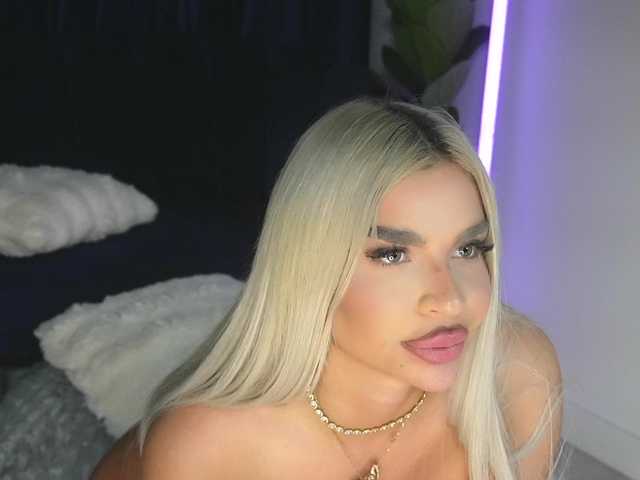ChrystalCade live cam on BongaCams