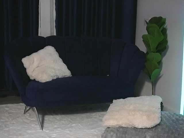 ChrystalCade live cam preview