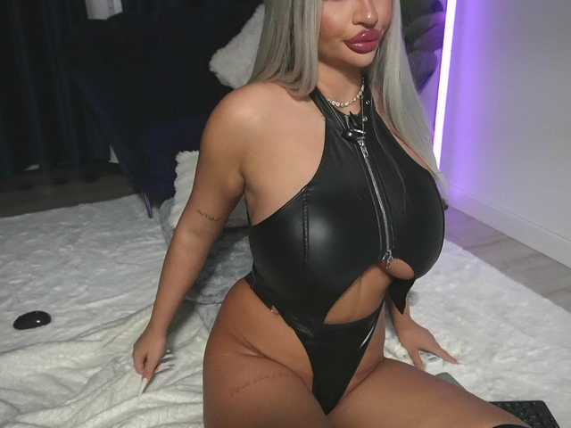 ChrystalCade live cam on UnifiedCams