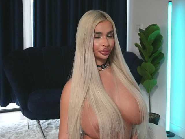 ChrystalCade live cam on BongaCams