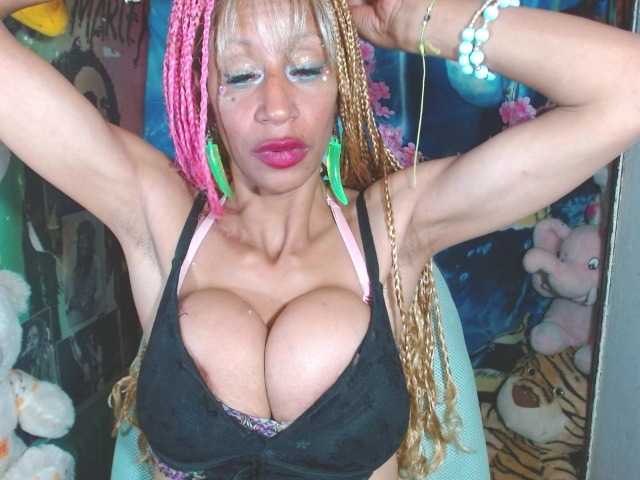 Starunivers live cam on BongaCams