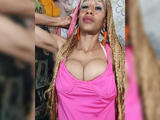 Starunivers live cam on BongaCams