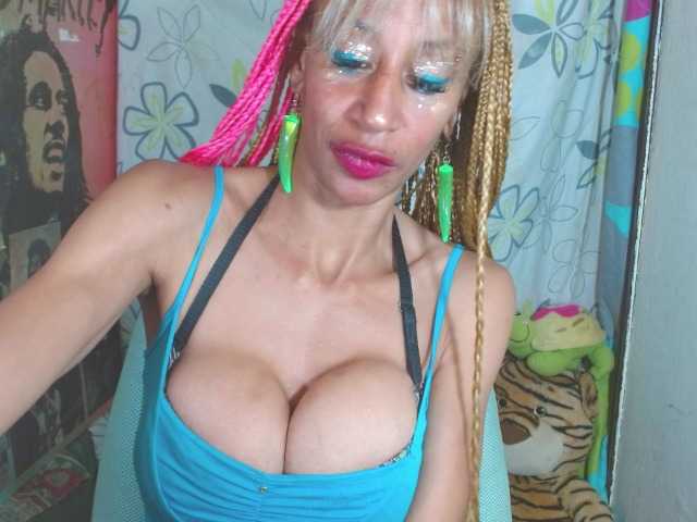 Starunivers webcam bongacams model stream image