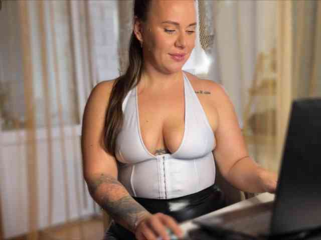 miss-christine Live Webcam on BongaCams