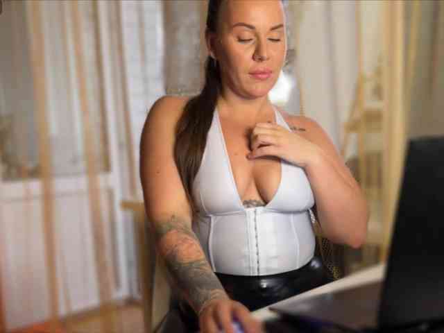 miss-christine webcam