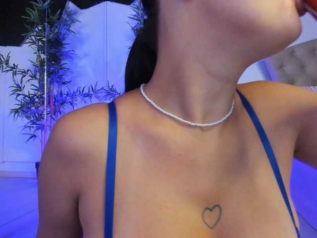 MiaHart live cam on BongaCams