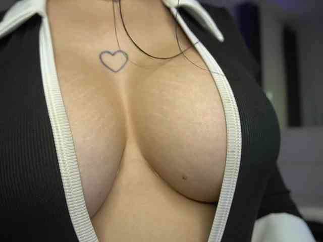 MiaHart webcam