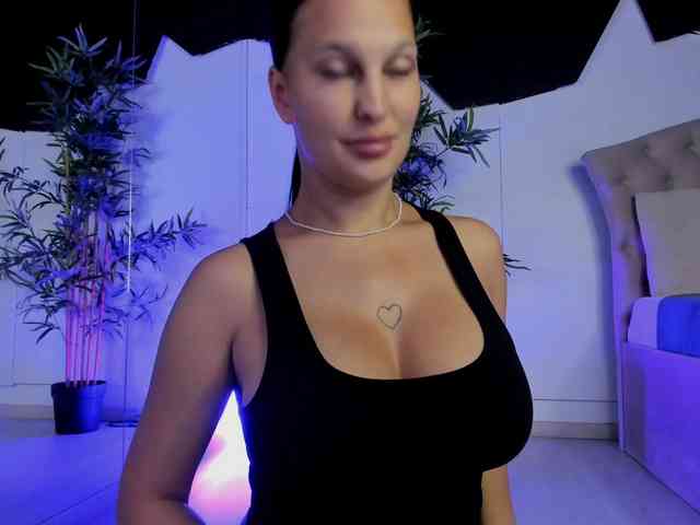 MiaHart webcam