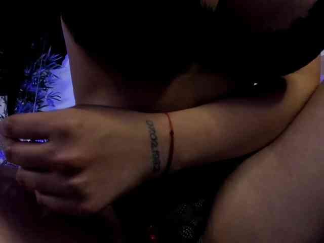 MiaHart webcam
