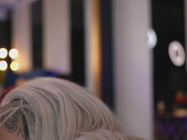 BlancheLuxe live cam on BongaCams