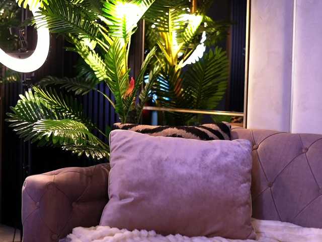 BlancheLuxe live cam on BongaCams