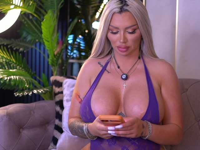 BlancheLuxe live cam on BongaCams