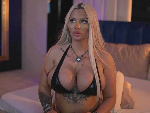 BlancheLuxe live cam on BongaCams