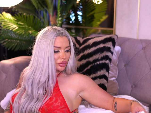 BlancheLuxe live cam on BongaCams