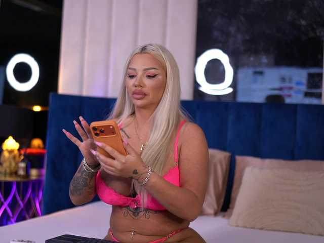 BlancheLuxe live cam on BongaCams