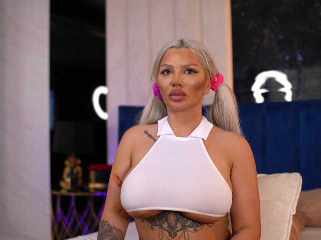 BlancheLuxe live cam on BongaCams