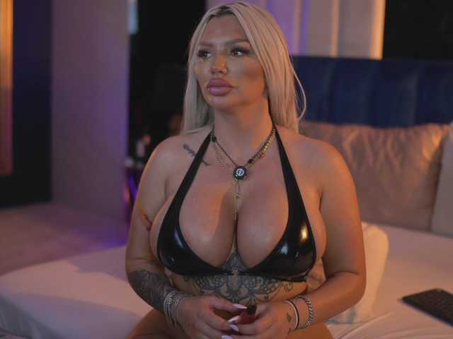 BlancheLuxe live cam on BongaCams