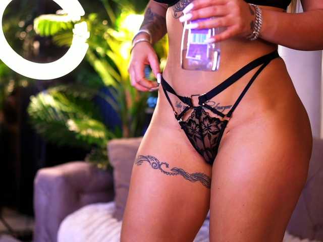 BlancheLuxe live cam on BongaCams