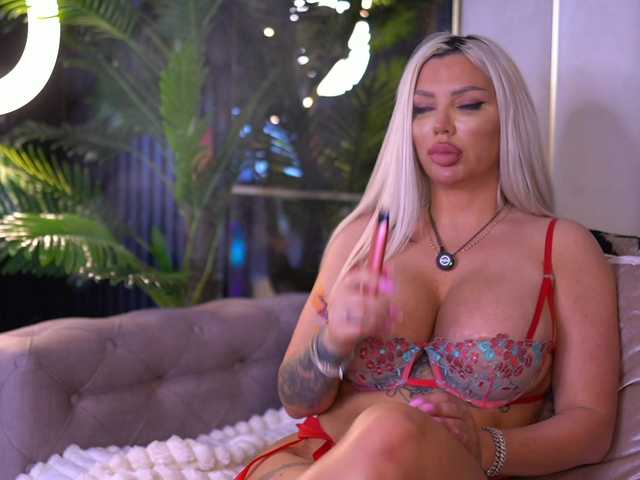 BlancheLuxe live cam on BongaCams