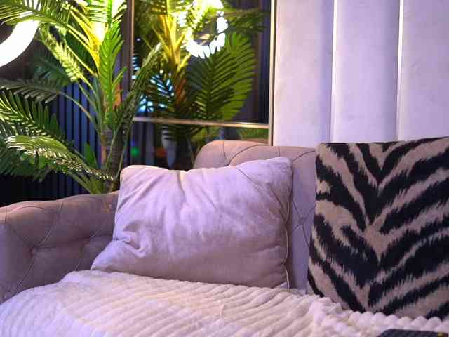 BlancheLuxe webcam