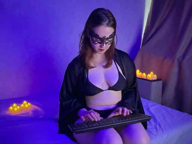 MonCheri18 webcam
