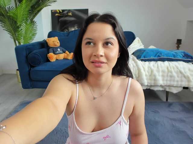 IssaBelle18 live cam on BongaCams