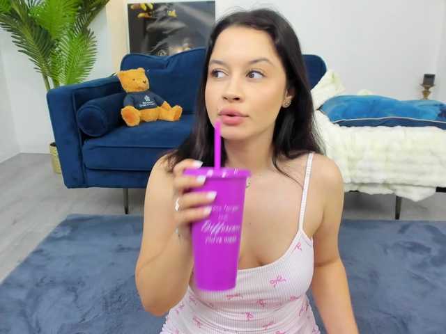 IssaBelle18 live cam on BongaCams