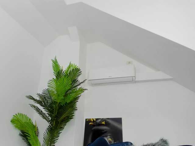 IssaBelle18 live cam on BongaCams